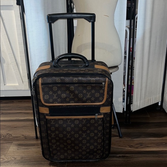 Louis Vuitton Brown Monogram Travel Bag - Picture 1 of 10